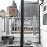 4 Bed Modern House Next To Hyde Park