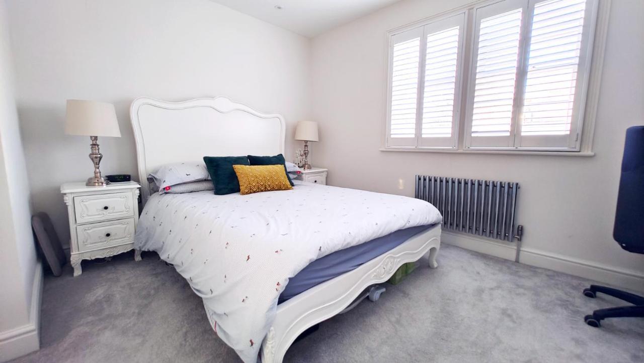 4 Bed Modern House Next To Hyde Park Casa vacanze Londra